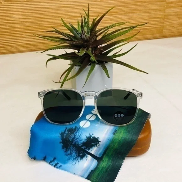KOMONO Urkel Clear/Silver Sunglasses NEW - www.danaclinics.com